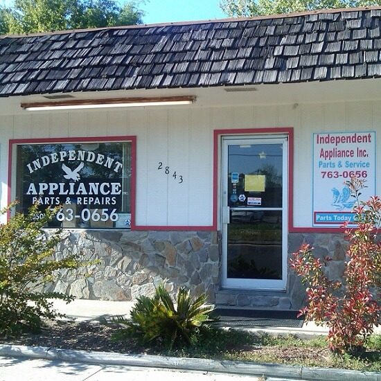 Independent Appliance storefront at 2843 E. 15th Street in Panama City, with its Parts & Repairs sign
